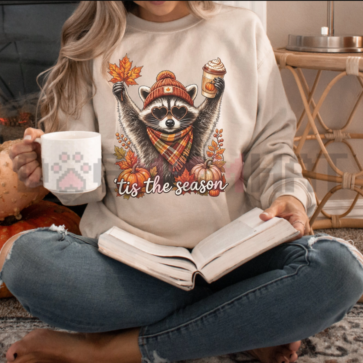 Retro Autumn Raccoon Pumpkin & Coffee Graphic Fleece Sweatshirt