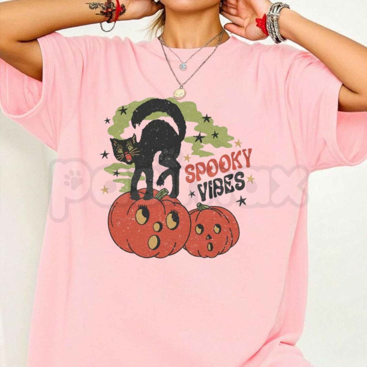 Retro 80s Halloween Cat Mom T-Shirt – Vintage Spooky Black Cat Unisex Cotton Graphic Tee