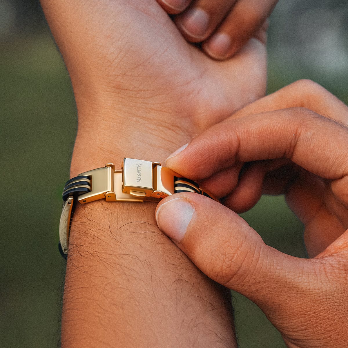 Carbon Fiber Magnetic Bracelet for Men (Gold)